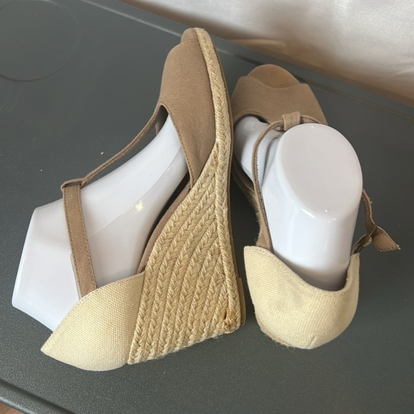 Naturalizer Derby Tan T-Strap Wedge Espadrilles Sandals 10M - Picture 6 of 13